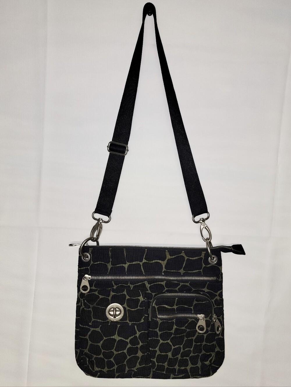 Baggallini Tulum Crossbody Bag Giraffe Print Olive Green Black Travel Purse
